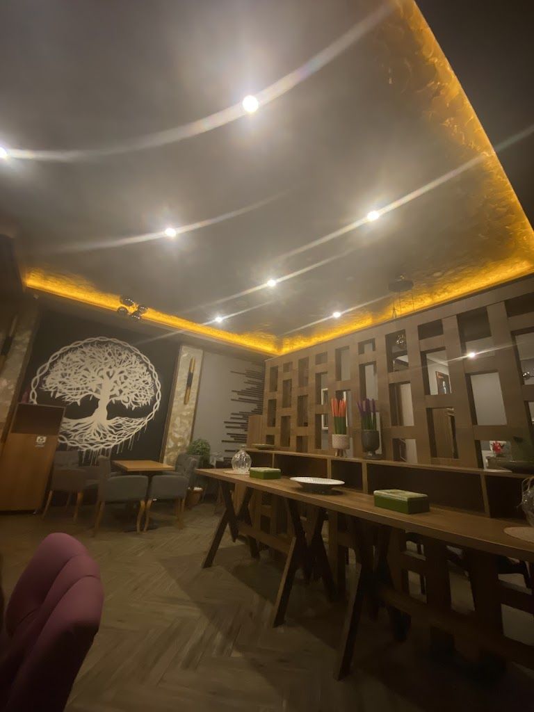 Astopia Hotel & Cafe