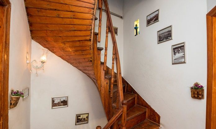 Corner Hot & Hot Budget