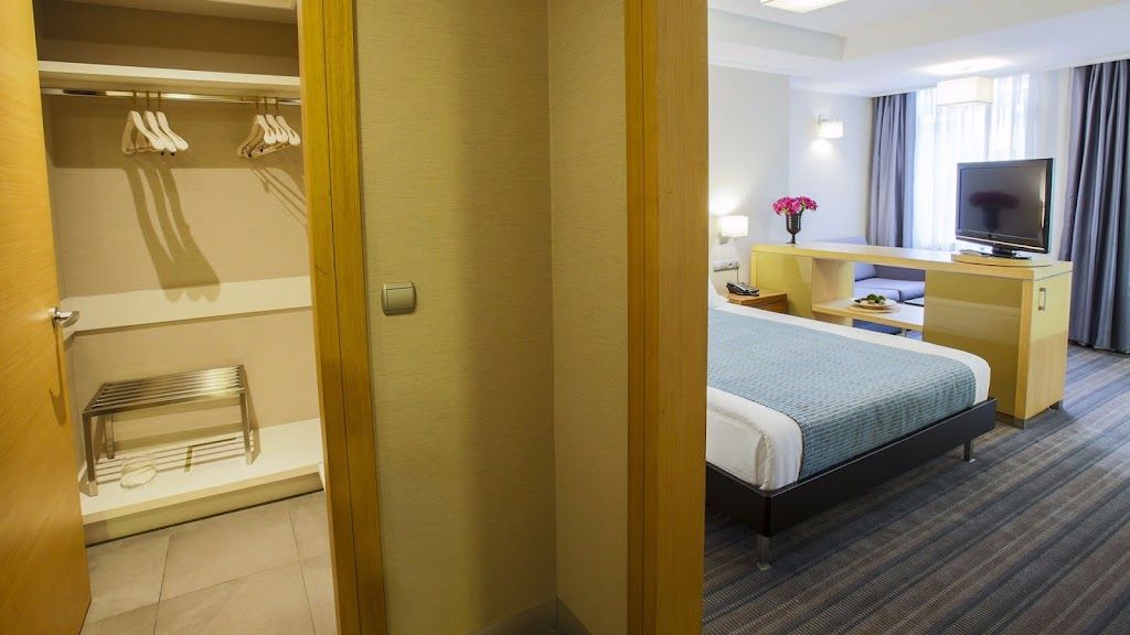 Housez Suites & Apartments