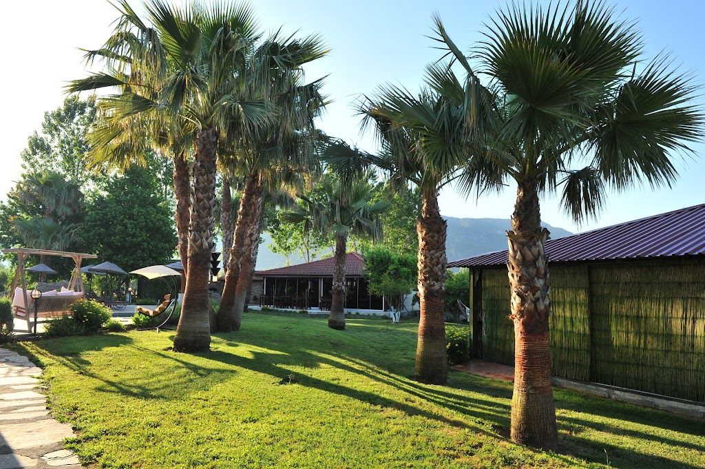 Grenadine Lodge Hotel & Villas