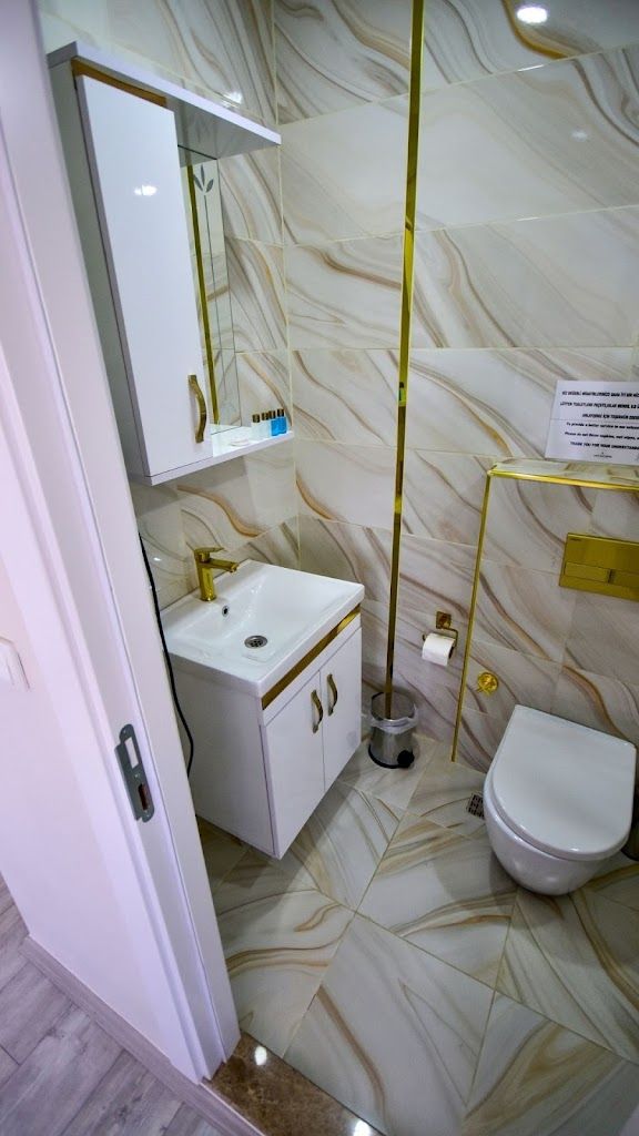 Loca Suit Life Airport Hotel